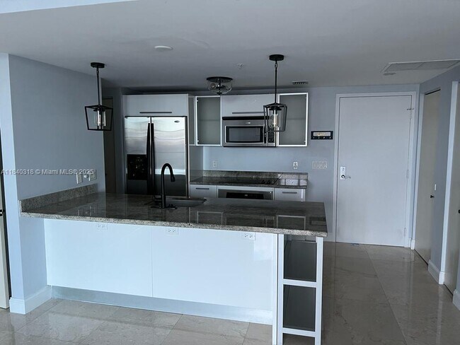 Foto del edificio - 185 SW 7th St