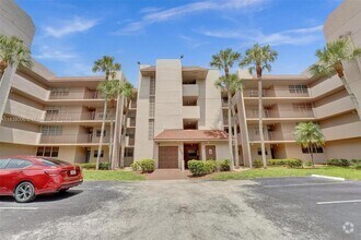 Building Photo - 1900 Sabal Palm Dr