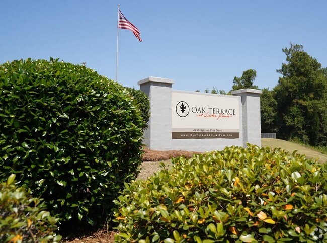 Entrance Sign - Oak Terrace at Lake Park