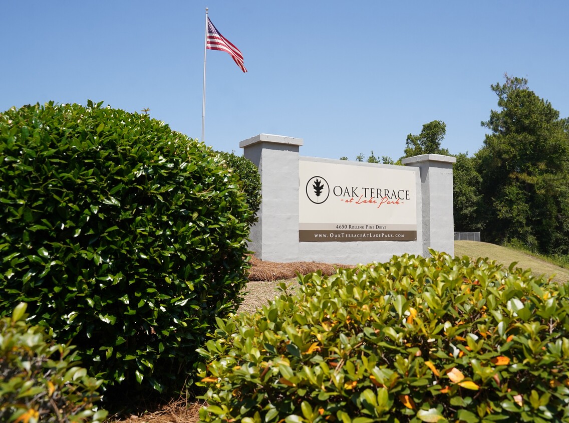 Entrance Sign - Oak Terrace at Lake Park