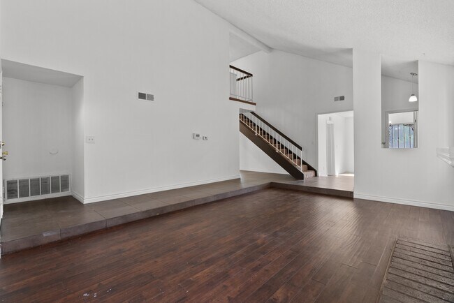 Building Photo - 11484 Lev Ave