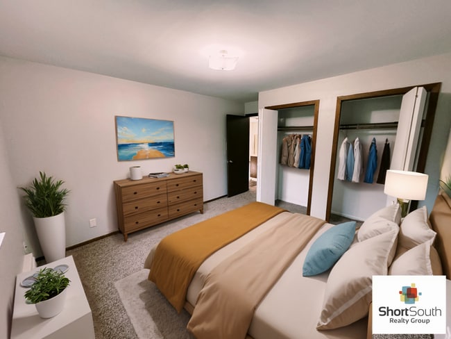 Building Photo - 2 bed 1 bath apartment with 1 stall enclos...