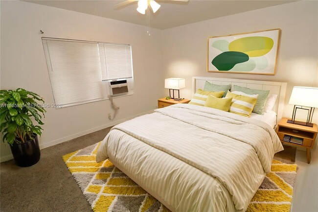 Building Photo - 1139 NE 10th Ave