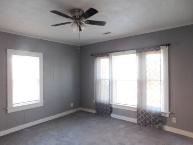 Foto del edificio - Beautiful 3 bedroom/1 bath home in El Dorado!