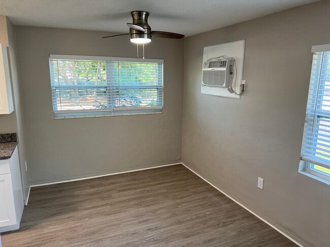 Building Photo - 1 Bed/1 Bath - Unit 4