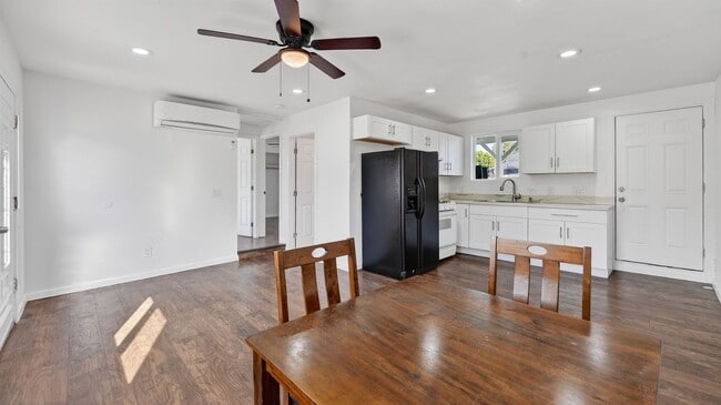 Building Photo - 1216 Butterfield Rd