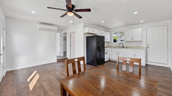 Foto del edificio - 1216 Butterfield Rd