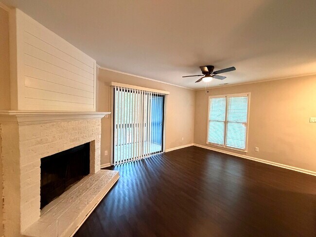 Building Photo - Recently Updated Unit in Raleigh!