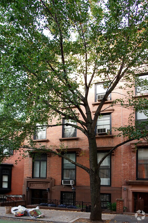 Foto del edificio - 228 Henry St