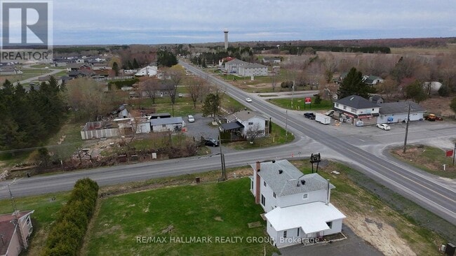 Building Photo - 612 Russell Rd