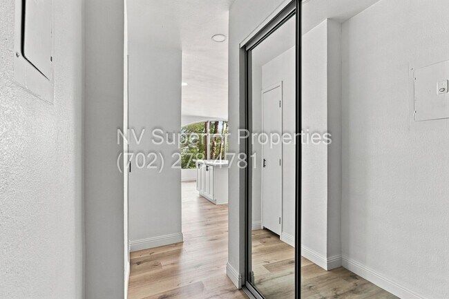 Building Photo - SE!! Regency Towers!!! Guard Gated!! Remodeled!! No Carpet!! Close to Strip and Covention Center!!