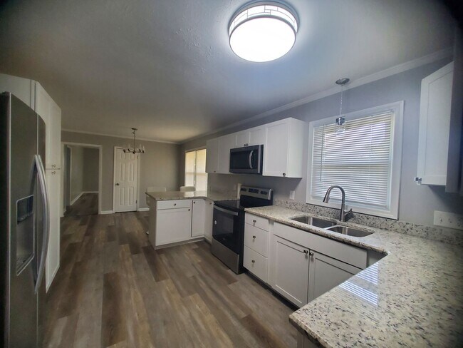 Building Photo - 5603 Hibiscus Rd