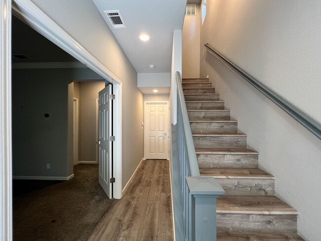 Building Photo - Modern Elegance in the Heart of Napa