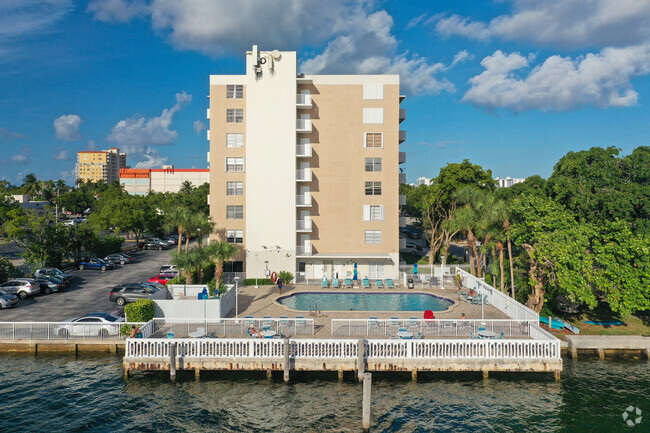 Building Photo - Island Place at North Bay Village