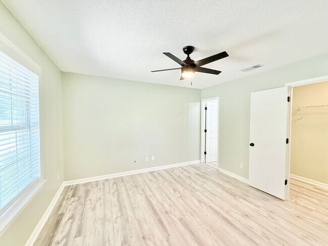Foto del edificio - 4993 Mayo Cir