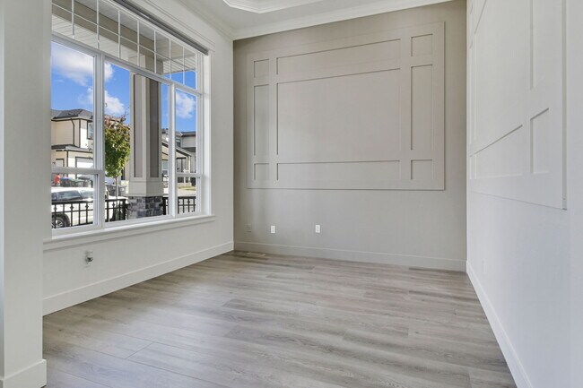 Building Photo - 5 Bed, 4.5 Bath Upper House for Rent in Su...