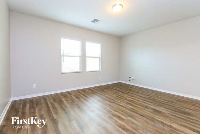 Foto del edificio - 398 W Powell Dr