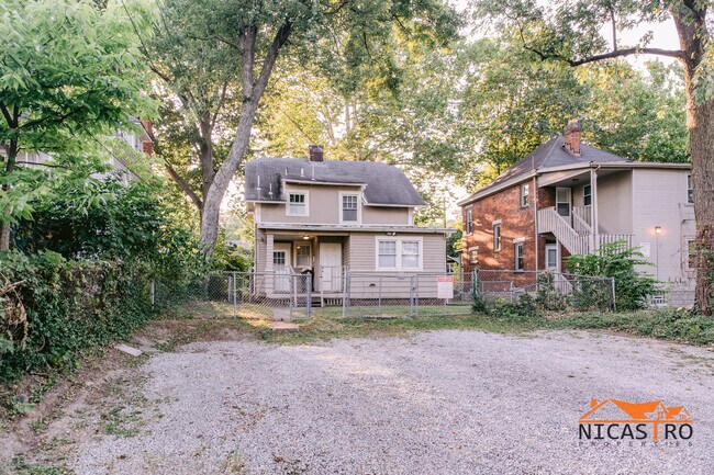 Building Photo - 2097 Summit St