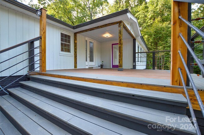 Building Photo - 5821 Hornet Dr