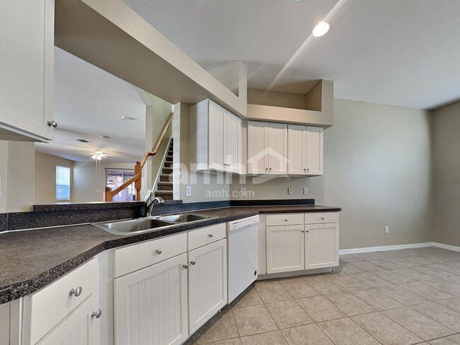 Building Photo - 5018 Sky Blue Dr