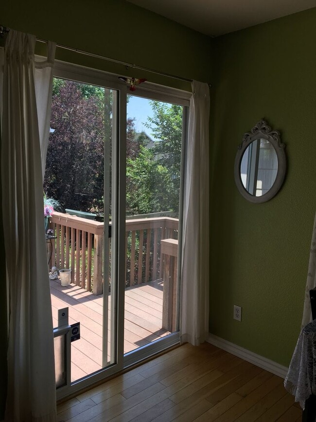 Building Photo - Adorable 2 bed/2 bath home in Southwest Lo...