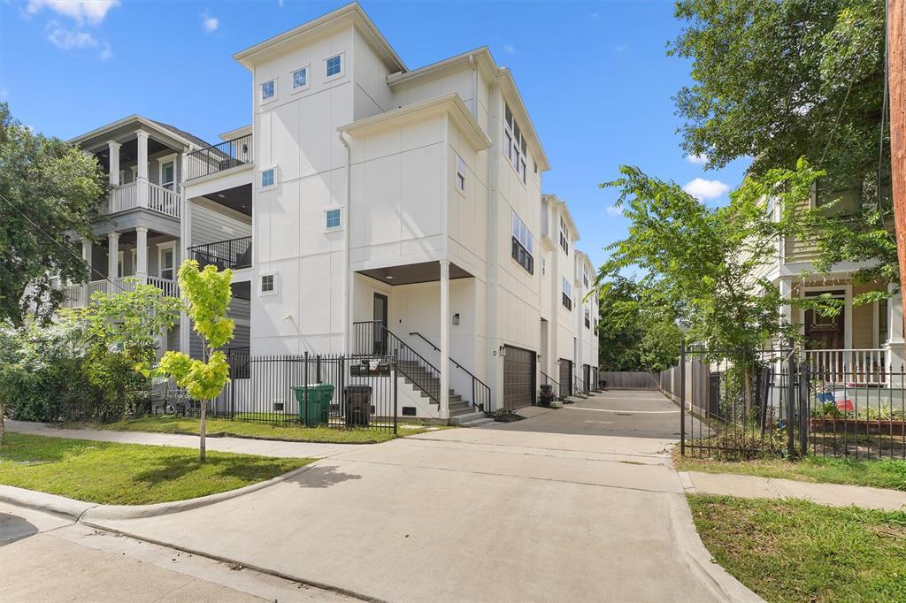 Foto principal - 1421 W 23rd St