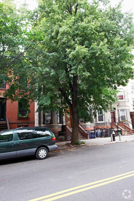 Building Photo - 511 6th Ave