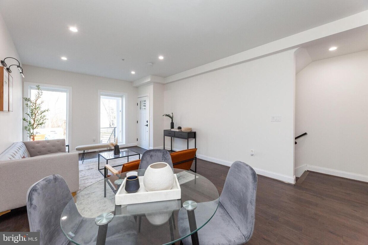 734 Kenyon St NW Unit 2, Washington, DC 20010 Room for Rent in Washington, DC