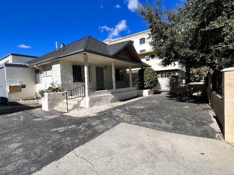 Primary Photo - 293 N Hill Ave