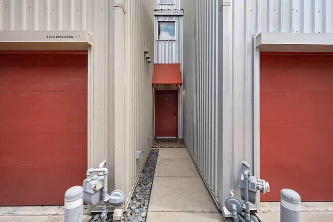 Foto del edificio - 4213 Dickason Ave