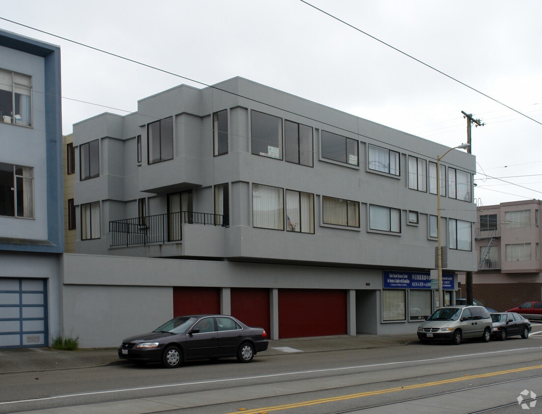 Building Photo - 2445-2451 Judah St