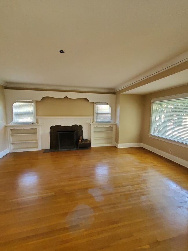 Building Photo - 103 S Ardmore Ave