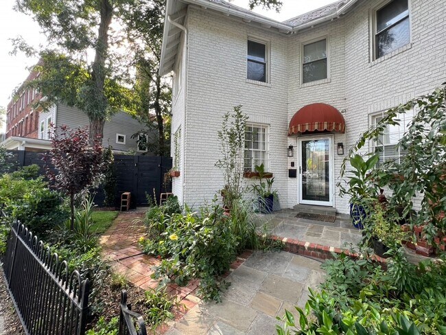 Foto del edificio - Beautiful 3BR/1.5BA Home with Spacious Yard in Anacostia