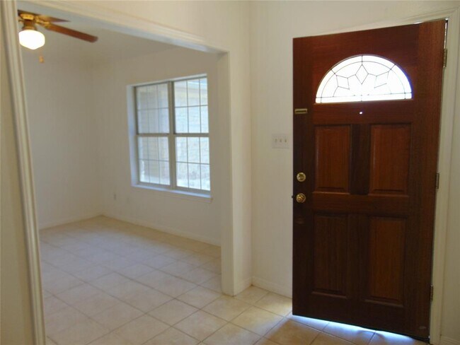Foto del edificio - 805 Barton Creek Dr