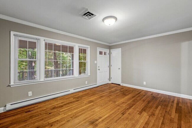 Foto del edificio - Summerfield, Updated Brick Ranch Home, SS Appliances, FP, Hardwoods, Front Porch & Carport!