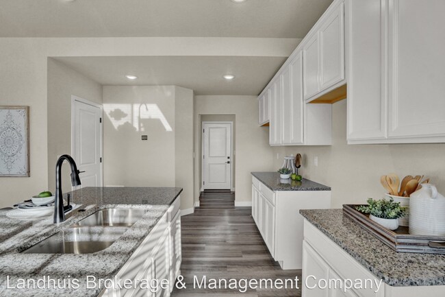Building Photo - 3 br, 2.5 bath House - 6124 Big Bird Dr
