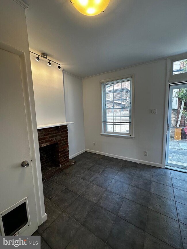 810 S Howard St, Philadelphia, PA 19147 Townhome Rentals in