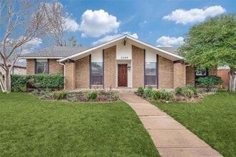 Building Photo - 2209 Travis Dr