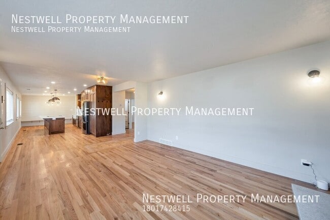 Building Photo - $250 OFF 1ST MONTH'S RENT- Charming Upstai...