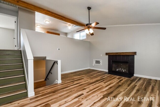 Building Photo - Alluring 3 Bed/ 2 Bath home in Rustic Hills!
