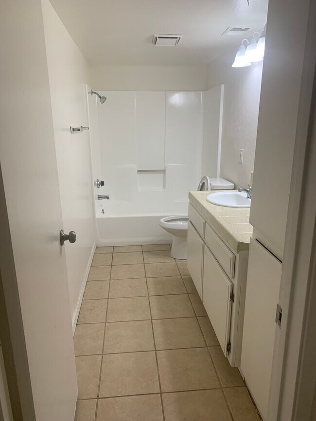 Foto del edificio - 6008 Hill Dale Ct