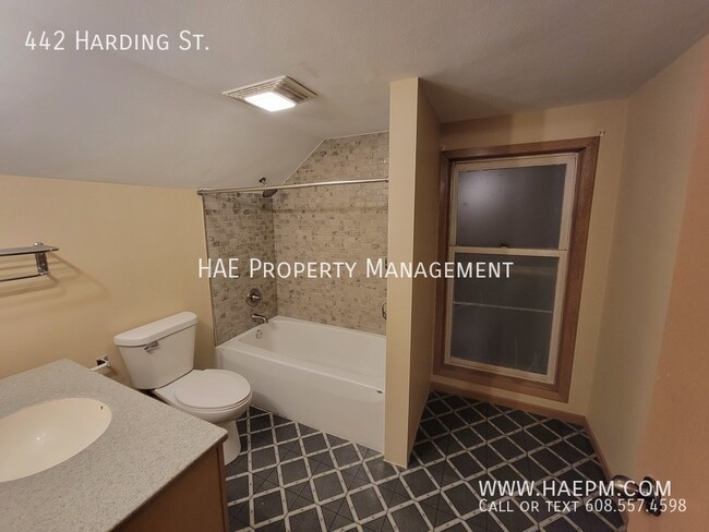 Building Photo - 442 Harding St.