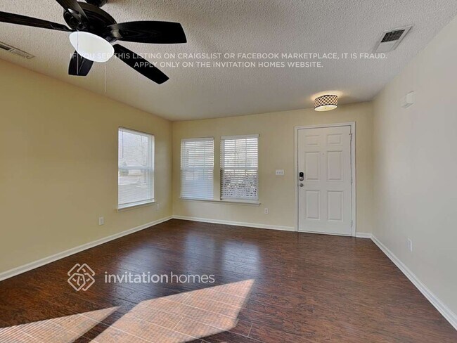 Foto del edificio - 168 Ranlo Ave