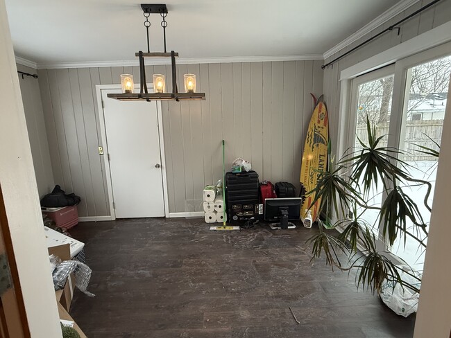 Building Photo - 2505 Zinran Ave S