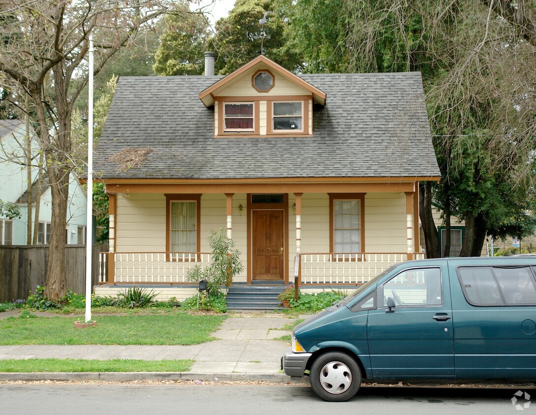 Building Photo - 551 Humboldt St