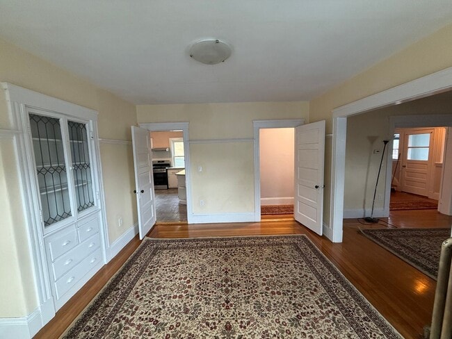 Building Photo - 3-bed + office / 2-bath Duplex ~ Oak Squar...