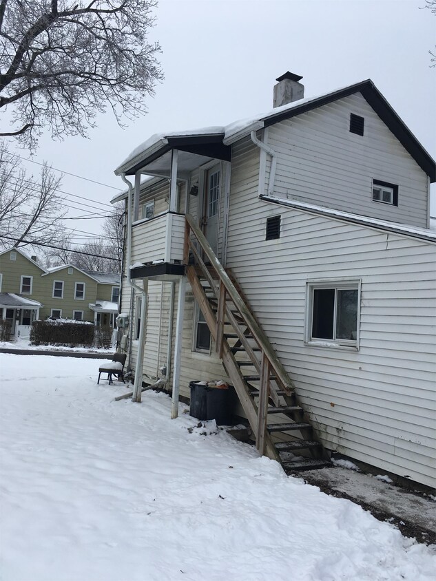 Primary Photo - 33 Frances St