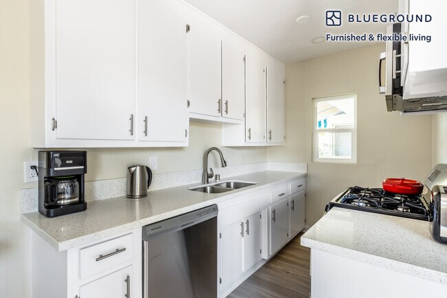 Foto del edificio - 3537 Clarington Ave