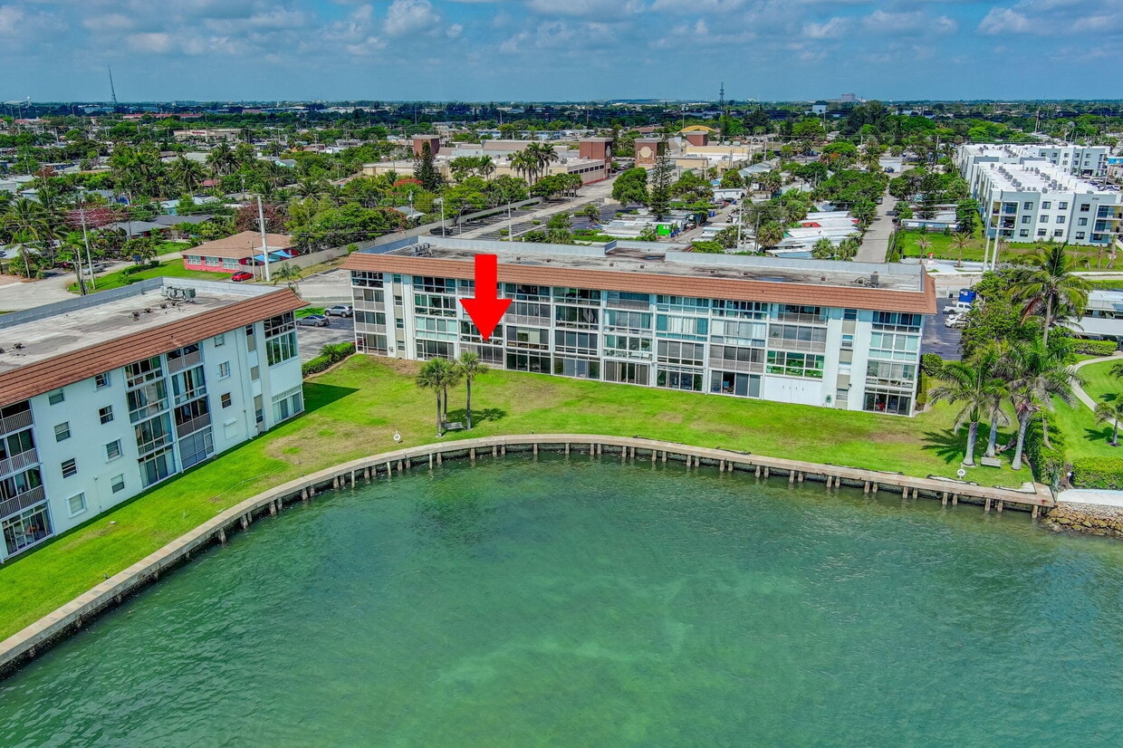 Foto principal - 2936 Lake Shore Dr