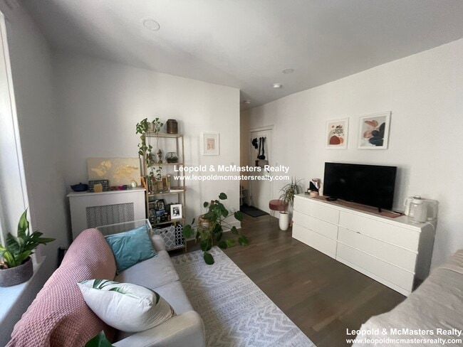 Building Photo - 15 Peterborough St